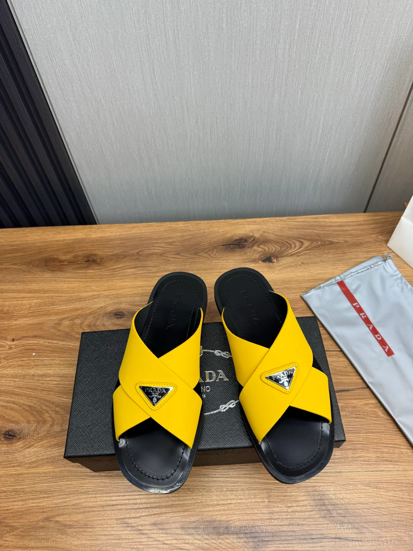 Factory price 340💰 ＰＲＡＤＡPrada - popular men's slippers hot sale 🔥 🩴Official website one to one production 38-45 sizes 45 46 🉑️Customized!